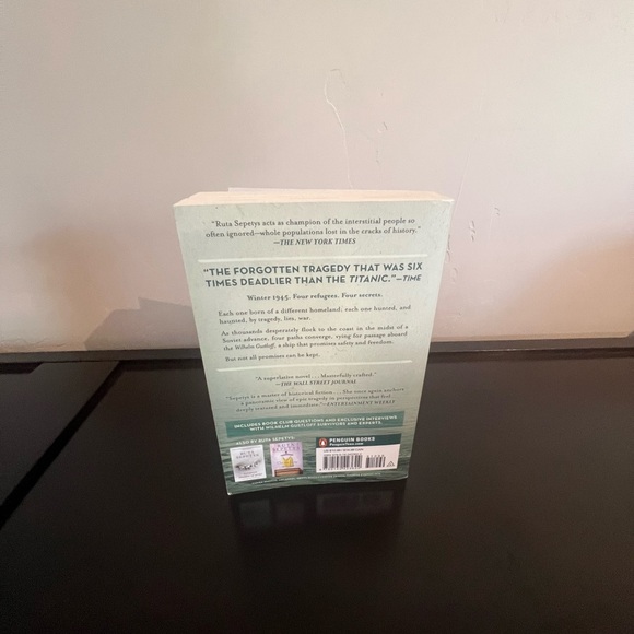 Salt and the Sea, book - Picture 7 of 11